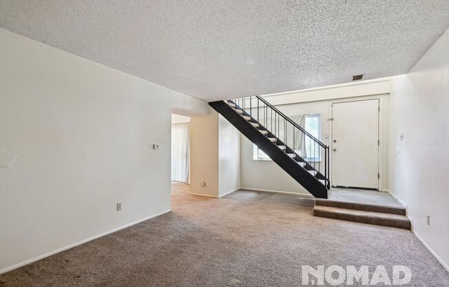 Charming 2BR Townhome in Aurora