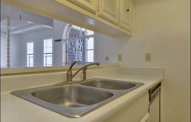 2 beds, 1 bath, $1,410, Unit # 19H