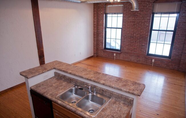 2 beds, 1 bath, 1,000 sqft, $1,200, Unit SW 103