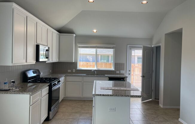House For Lease in Maxwell