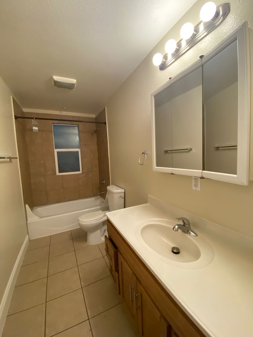3833T - 3833 Telegraph Avenue