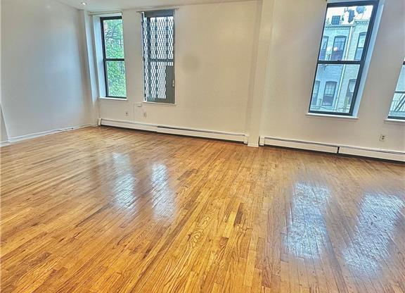 924 HANCOCK ST