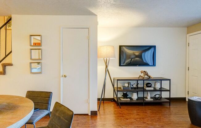 3 beds, 1.5 baths, 1,102 sqft, $1,695, Unit 133