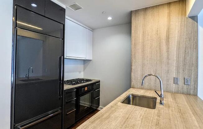 Studio, 1 bath, 640 sqft, $4,395, Unit 4W