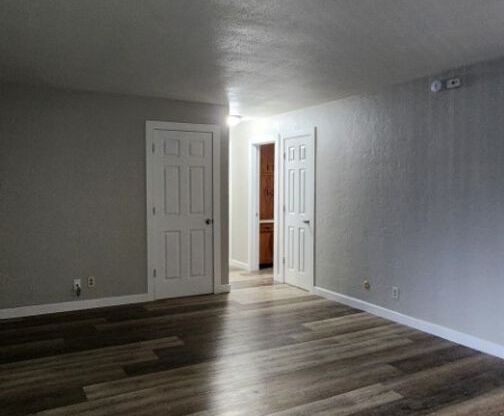 2 beds, 1 bath, $1,395, Unit 819-05