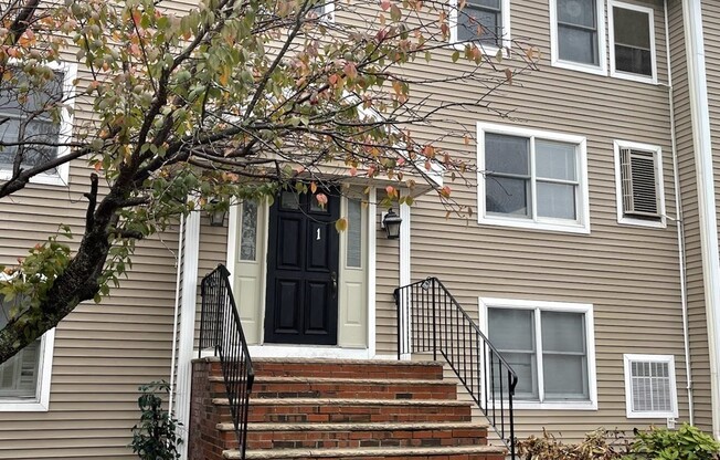 2 beds, 1 bath, 926 sqft, $2,600, Unit 7