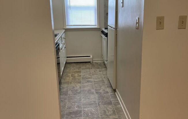 2 beds, 1 bath, 874 sqft, $1,445, Unit E-31