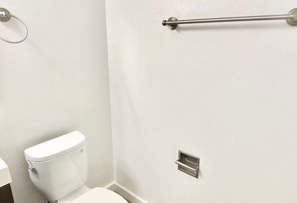 2 beds, 2 baths, 950 sqft, $1,675, Unit 302