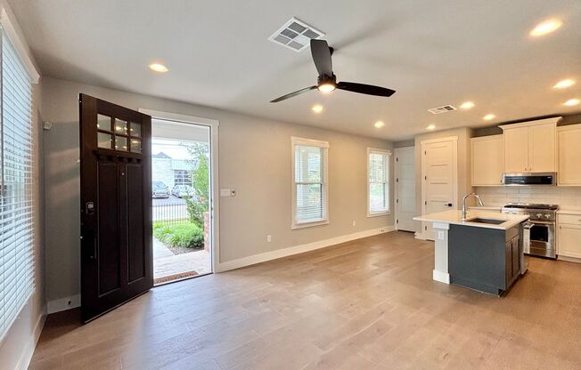 E Evergreen St 311 - 78212