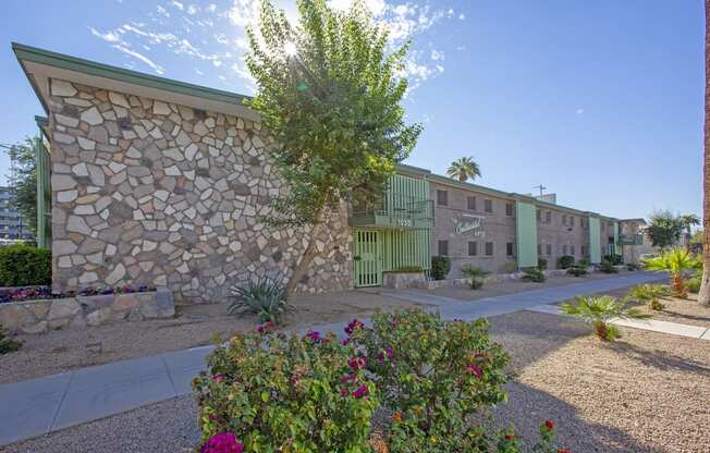 Exterior at The Continental Apartments in Phoenix AZ Nov 2020 (7)