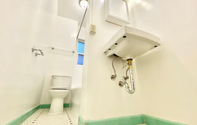 Studio, 1 bath, 330 sqft, $1,095, Unit 103