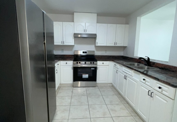 1010 1012 NW 3 AVE