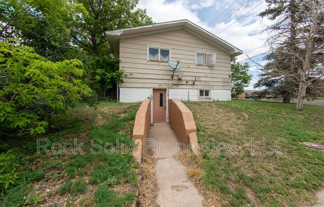 2220 E 17 ST