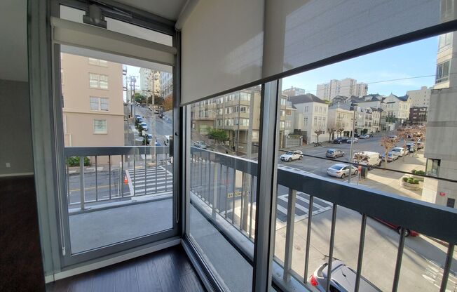 Renovated Pacific Heights 2x2 Condo with garage parking