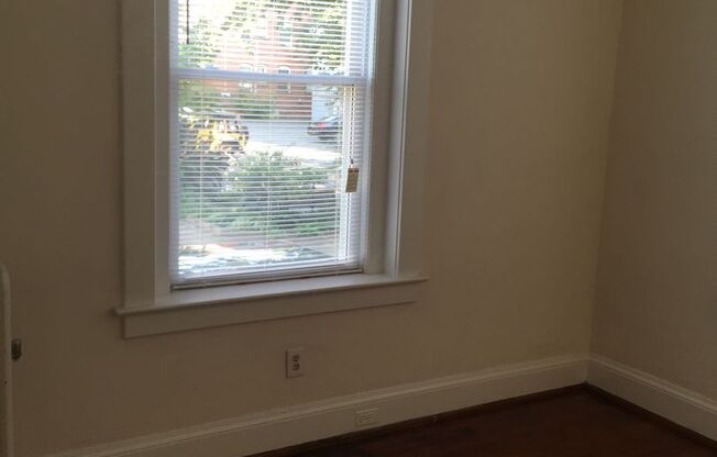 2 beds, 1 bath, 1,000 sqft, $1,250, Unit 07