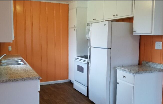 3 beds, 1 bath, $1,250