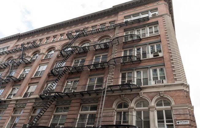 23 WAVERLY PL