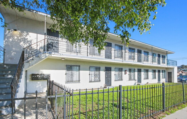 11226 S. Figueroa St.