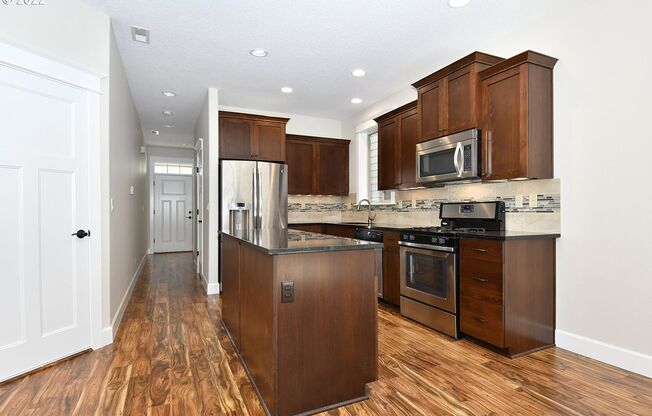 3 beds, 2.5 baths, $2,595