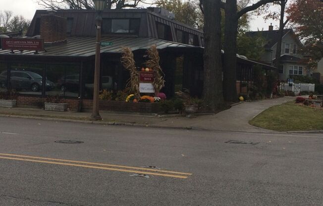 257 - *450 Green Bay Road Bldg*