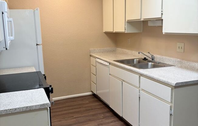 **CHARMING 2 BEDROOM/2 BATHROOM PATIO HOME IN CHANDLER (CHANDLER BLVD & COOPER)**