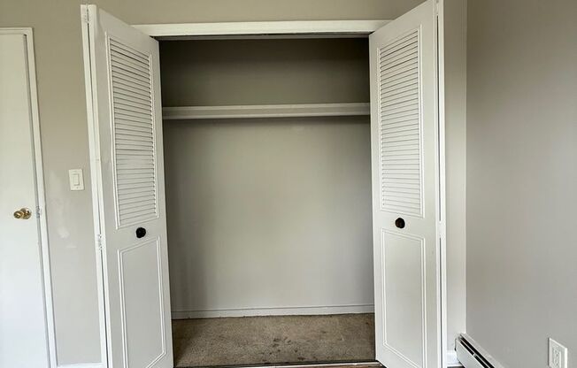 1 bed, 1 bath, 800 sqft, $1,300, Unit 210