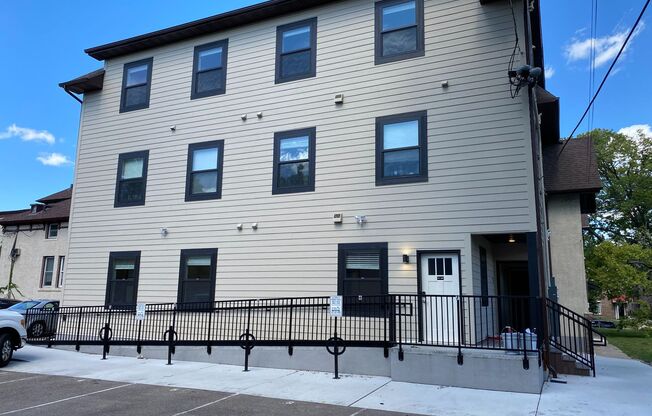 2 beds, 2 baths, $1,725, Unit 710 4th St SE