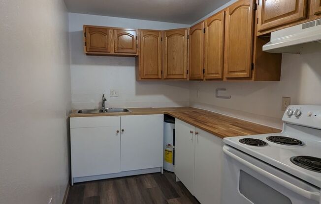 2 beds, 1 bath, 800 sqft, $1,595, Unit 05B