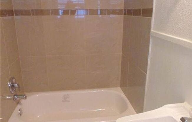 1 bed, 1 bath, $849, Unit UNIT J