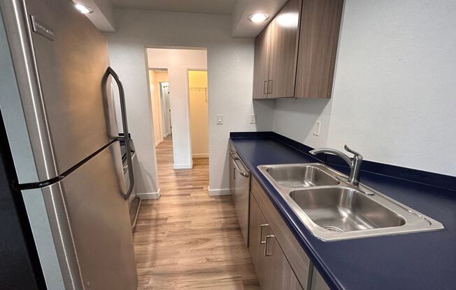 2 beds, 2 baths, 990 sqft, $1,650, Unit 209