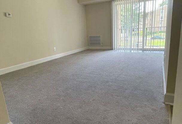 3 beds, 2 baths, 1,152 sqft, $2,300, Unit 14201 304
