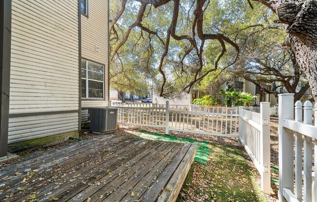 2 beds, 2.5 baths, $1,600, Unit A