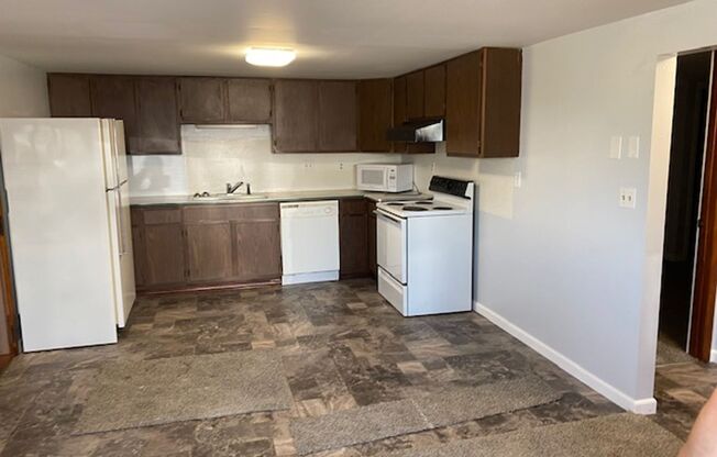 2 beds, 1 bath, $1,000