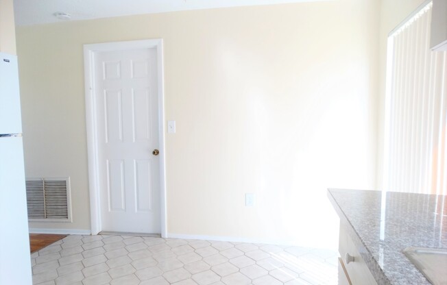 2 beds, 1 bath, $1,300