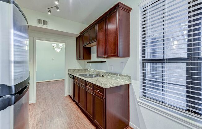 2 beds, 1 bath, $1,600