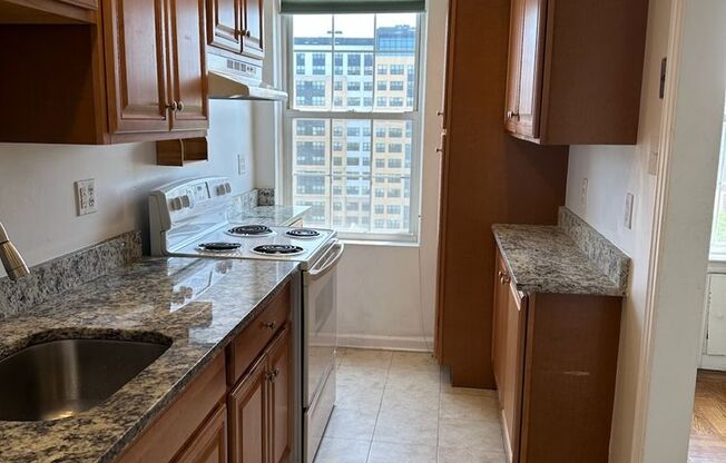 2 beds, 1.5 baths, 1,392 sqft, $1,900, Unit Royal York 601