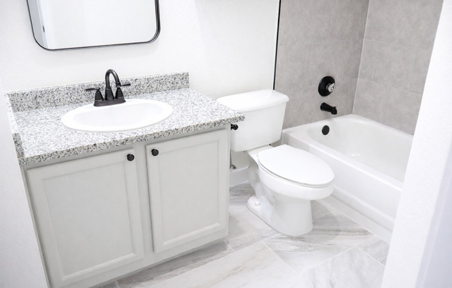 1 bed, 1 bath, 638 sqft, $1,100, Unit 4 - 412