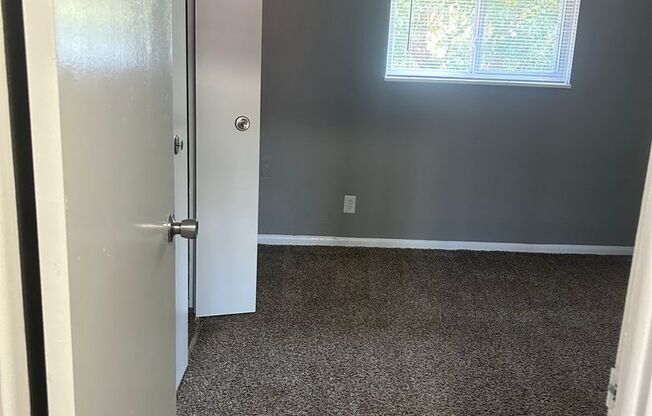 2 beds, 1 bath, 750 sqft, $1,070, Unit B01 1010 15
