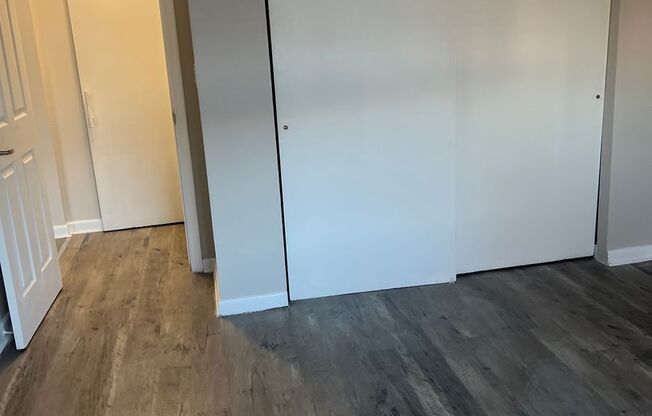 1 bed, 1 bath, 700 sqft, $1,100, Unit 309