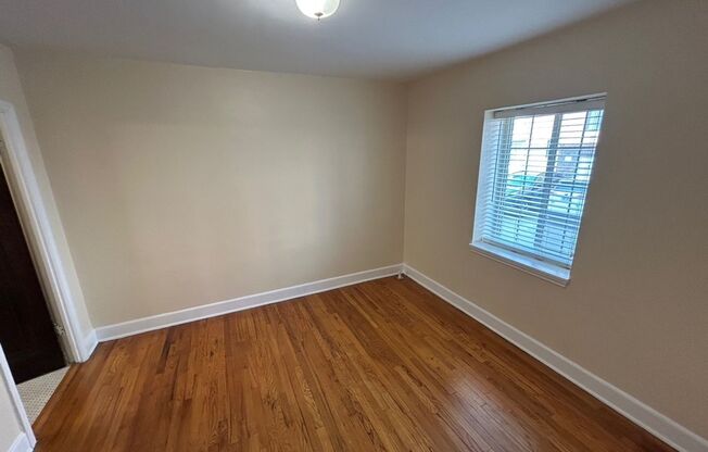 1 bed, 1 bath, 600 sqft, $1,300, Unit 4