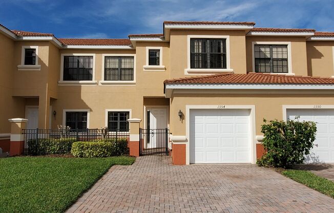 Townhome in Gate Community of TUSCANY PRESERVE!