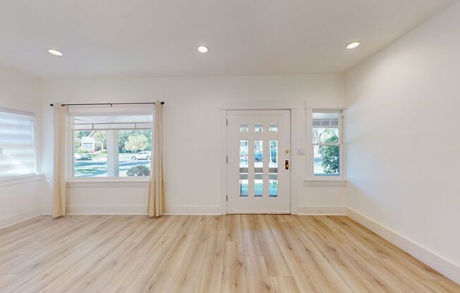 534 538 N MADISON