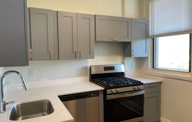 1 bed, 1 bath, 710 sqft, $1,040, Unit 15