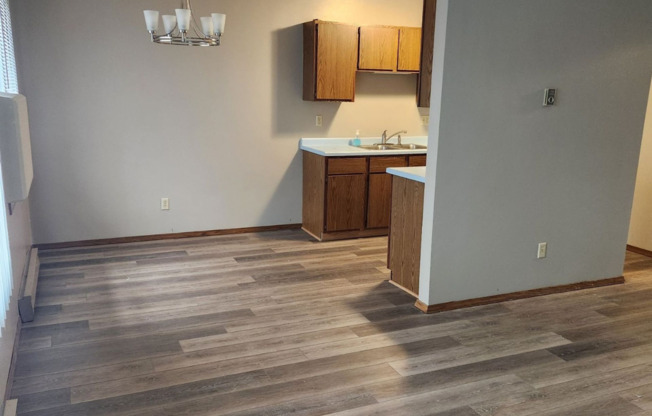 2 beds, 1 bath, $800, Unit Unit 5