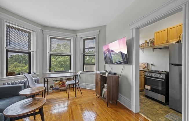 64 Charlesgate E