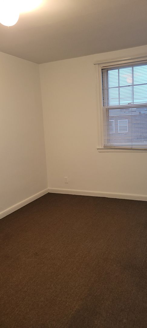 3 beds, 1 bath, $1,300