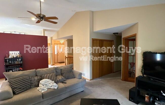 726 E NICOLLET BLVD