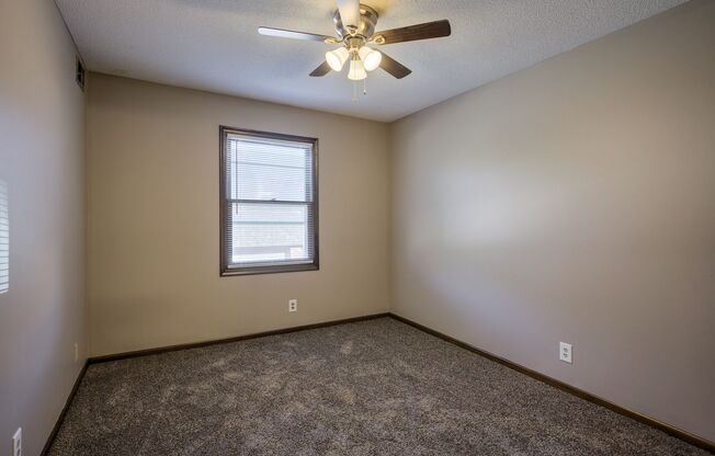 2 beds, 1 bath, 1,000 sqft, $1,075, Unit #102