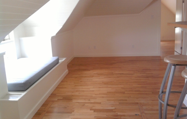 3219 Franklin Ave East
