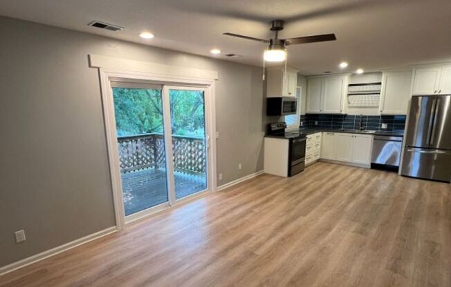 Modern 2-Bedroom Apartment with Washer & Dryer!